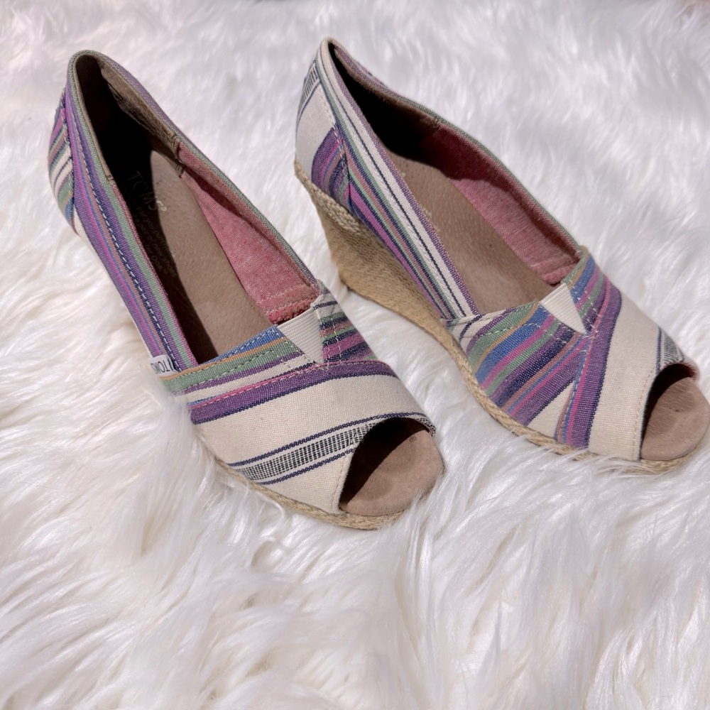⬇️$28 TOMS wedge heels size‎ 7